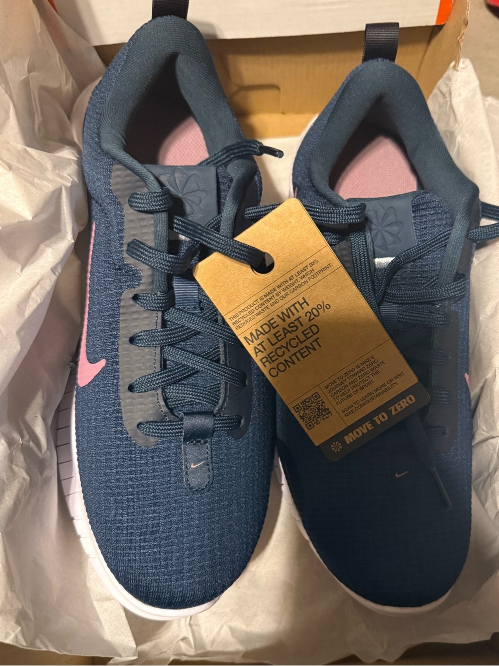 Nike Women’s Navy and Pink Lightweight
